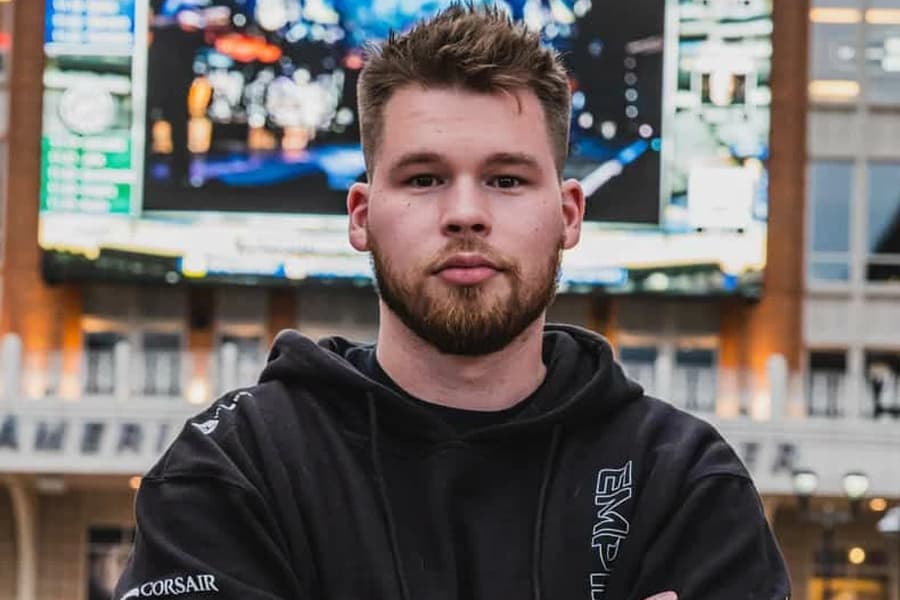 #22 Ian "Crimsix" Porter image